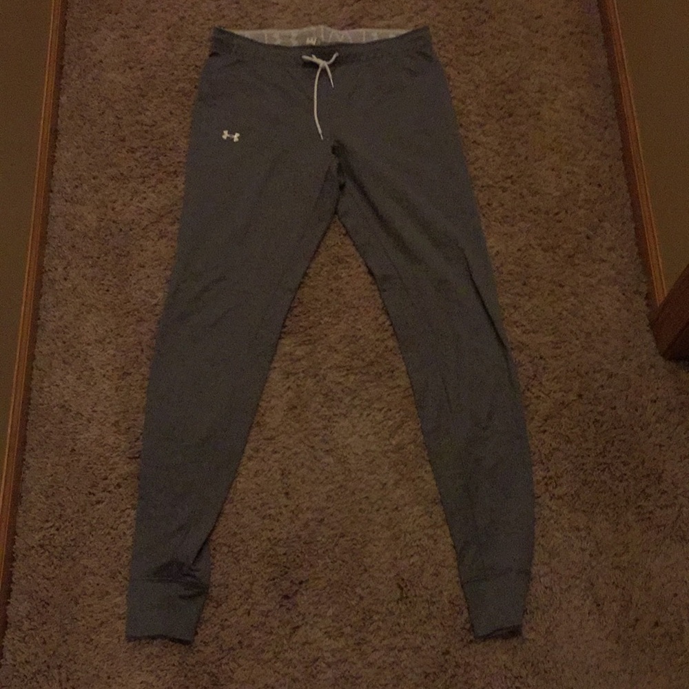 Size small under armour joggers.